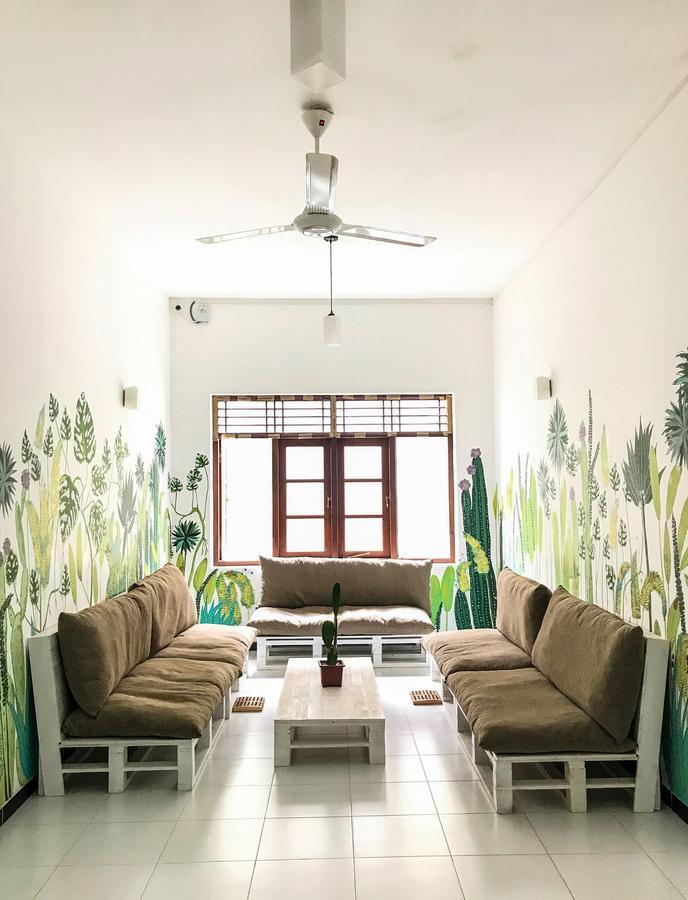 Bed & Bicycle Hostel Dehiwala-Mount Lavinia Exterior photo