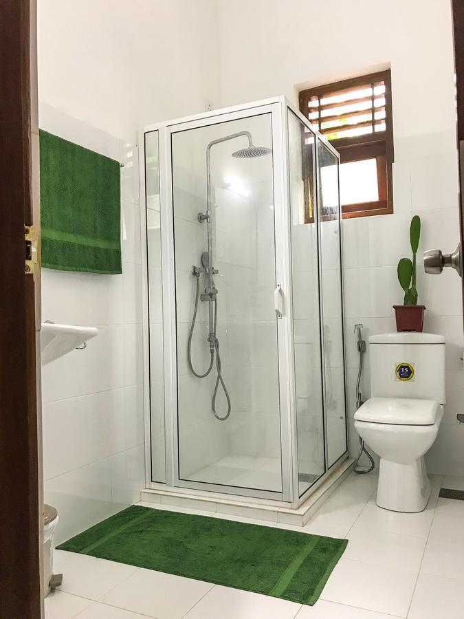 Bed & Bicycle Hostel Dehiwala-Mount Lavinia Exterior photo
