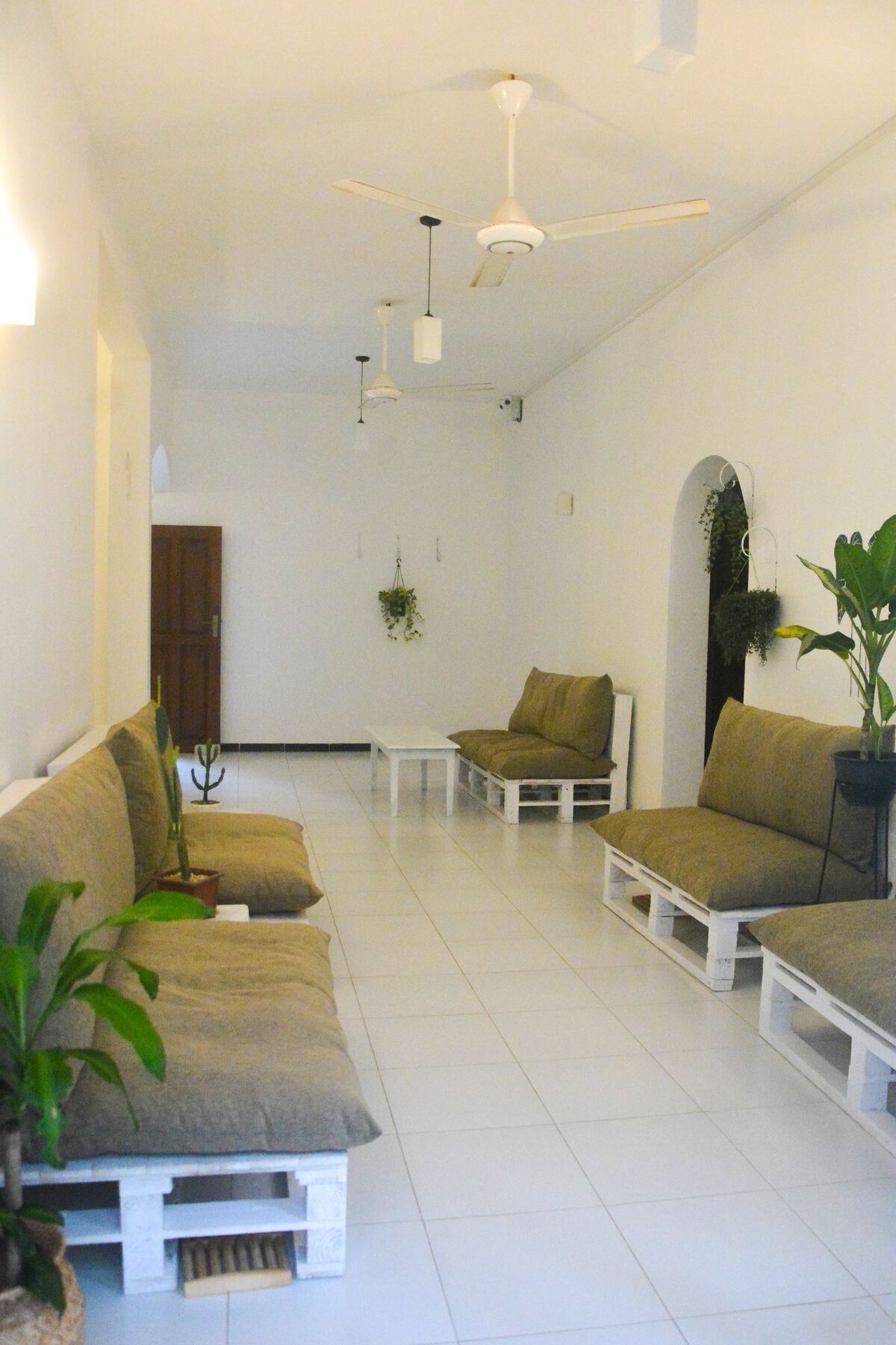 Bed & Bicycle Hostel Dehiwala-Mount Lavinia Exterior photo