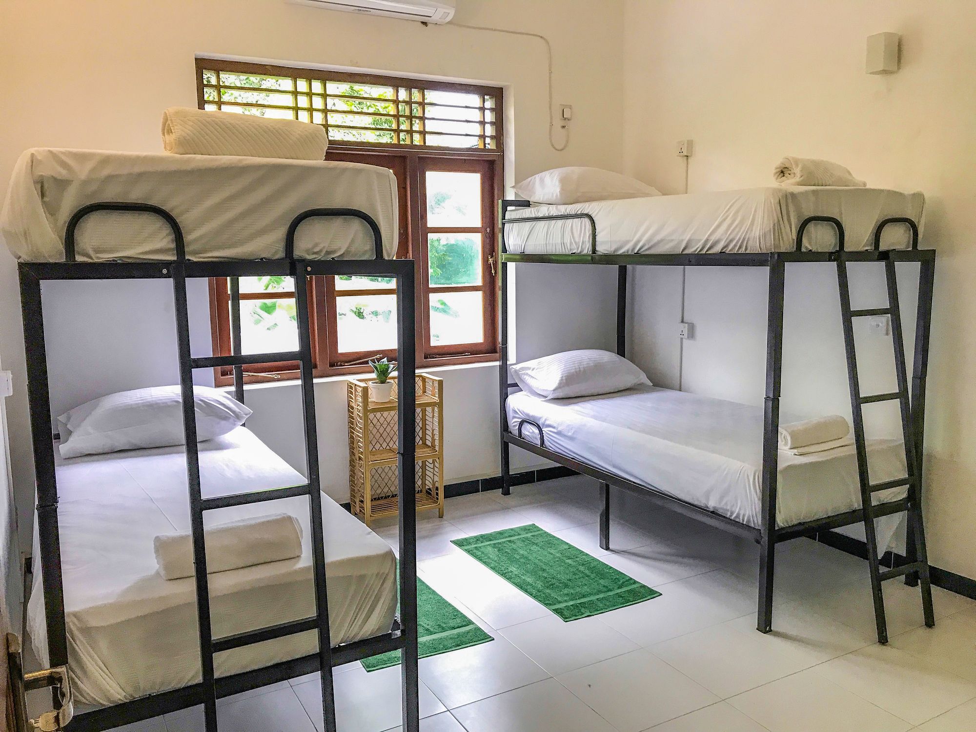 Bed & Bicycle Hostel Dehiwala-Mount Lavinia Exterior photo